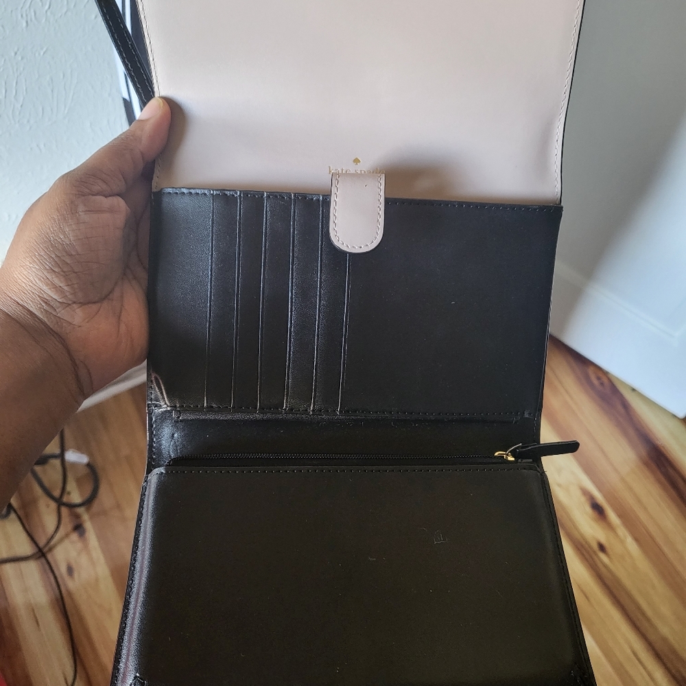 Kate Spade crossbody wallet on strap - Picture 7 of 7